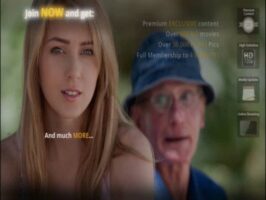 Hermosa joven rubia y perra se folla a un viejo asqueroso