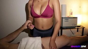 Maya Farrell masaje caliente completamente desnuda con final feliz