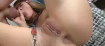 La flaca quiere que le den polla por boca y nariz